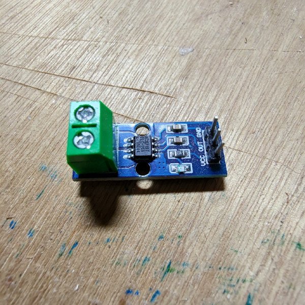 ASC712 current sensor sitting on rough wooden table